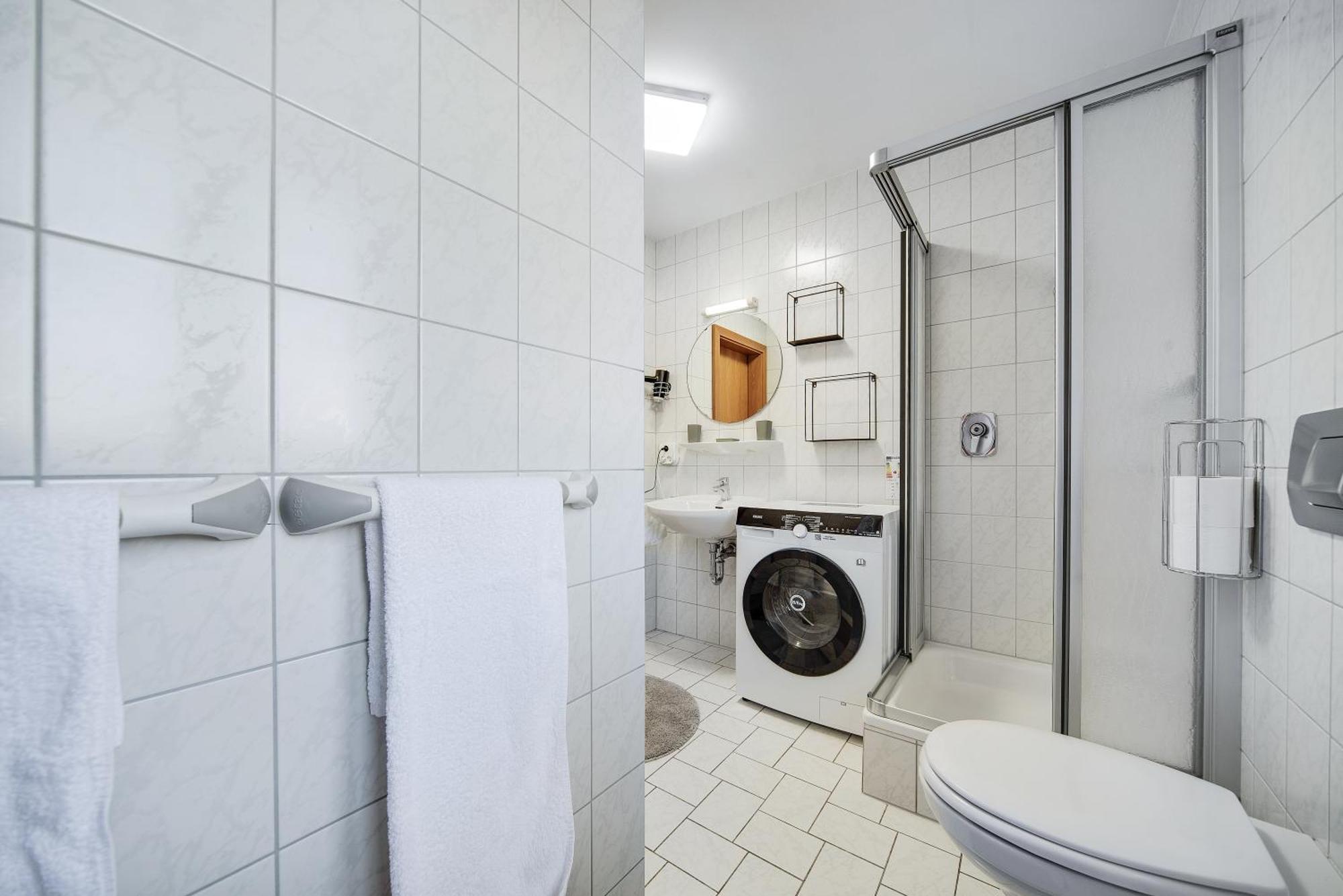 בורגהאוזן Fewo-Lavees Moderne Zentrale Fewo Nahe Omv Wacker Kliniken Burg -Eigener Eingang-Schluesselloser Check In מראה חיצוני תמונה